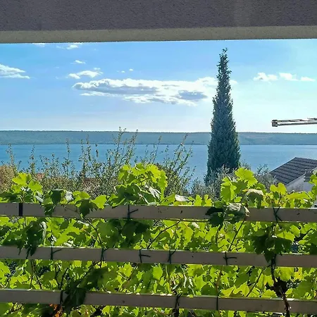 Cozy Apartment In Maslenica With House Sea View Apartamento