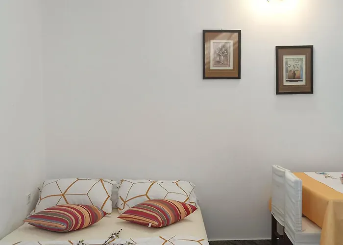 1 Bedroom Cozy In